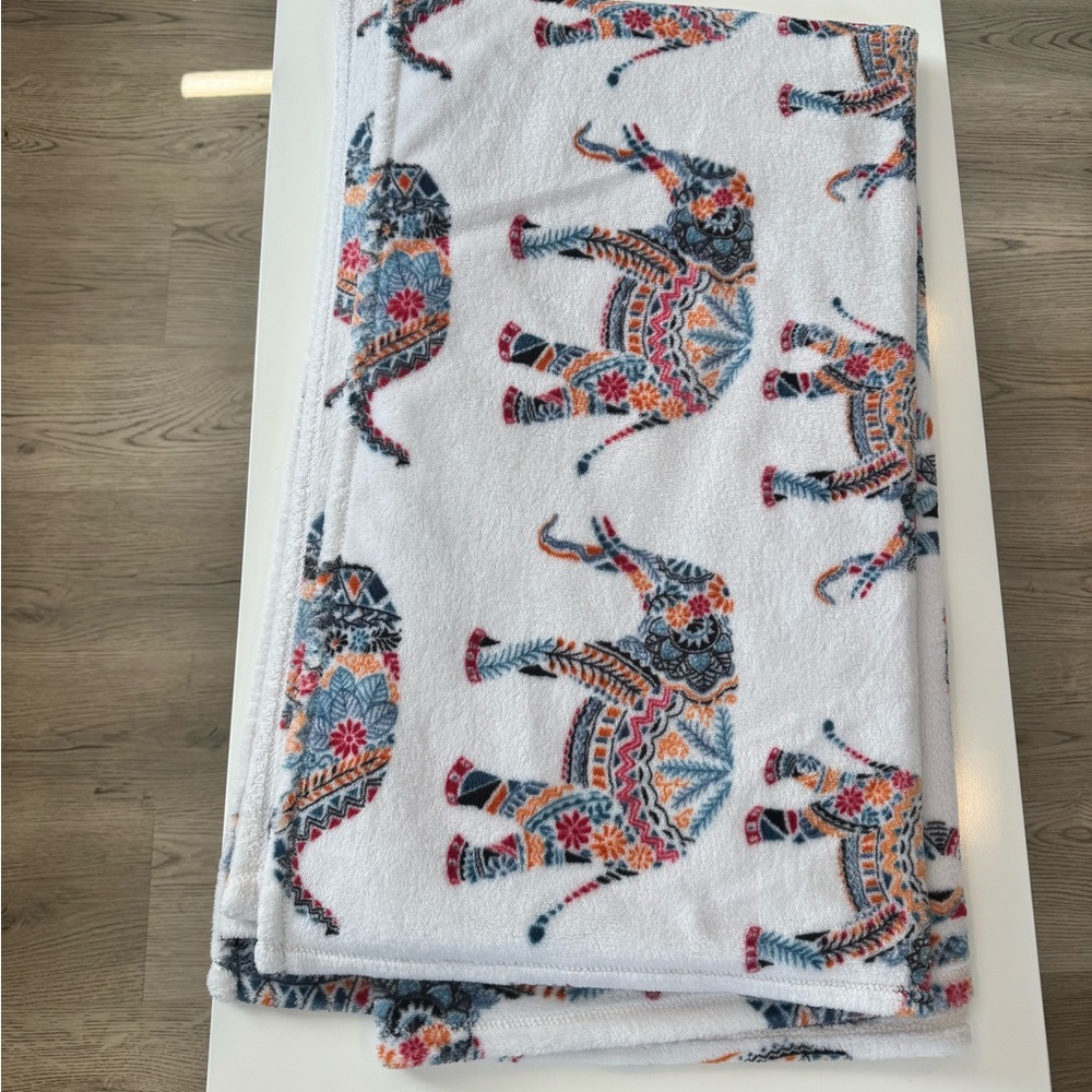 Elephant Print Fleece Blanket - Multicolor
